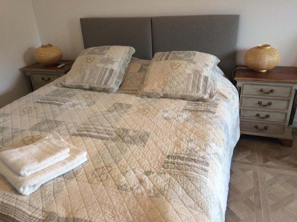 Les 3 Pigeons Hotel Бресюр Екстериор снимка