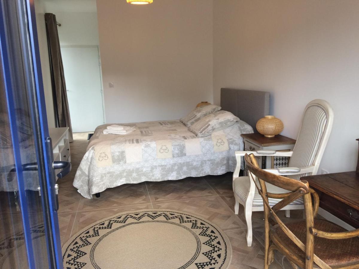 Les 3 Pigeons Hotel Бресюр Екстериор снимка
