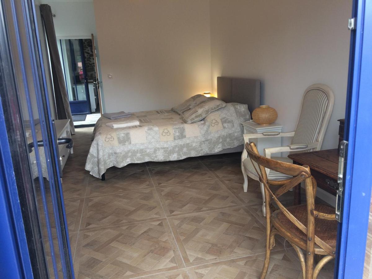 Les 3 Pigeons Hotel Бресюр Екстериор снимка