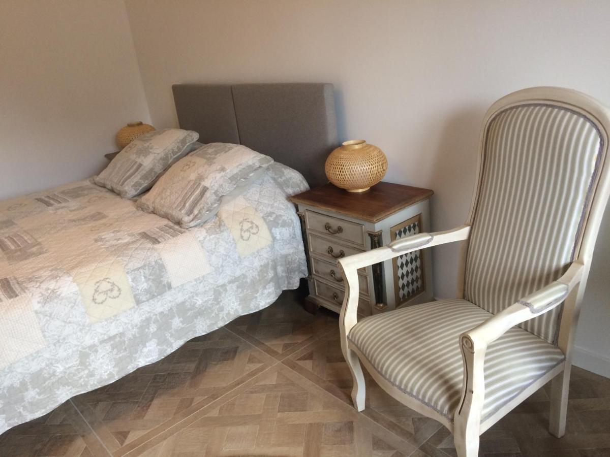 Les 3 Pigeons Hotel Бресюр Екстериор снимка