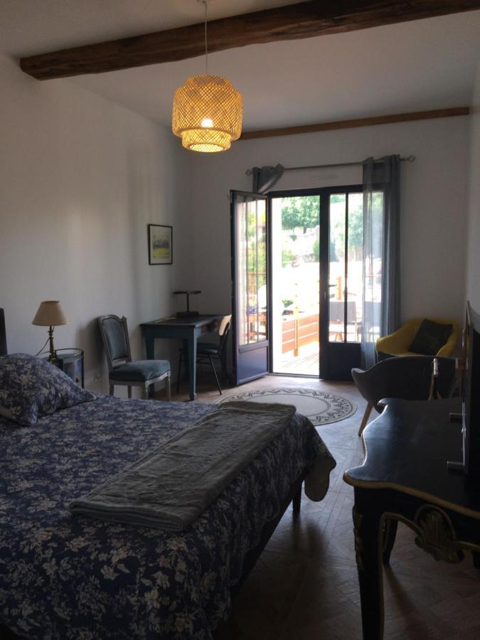 Les 3 Pigeons Hotel Бресюр Екстериор снимка