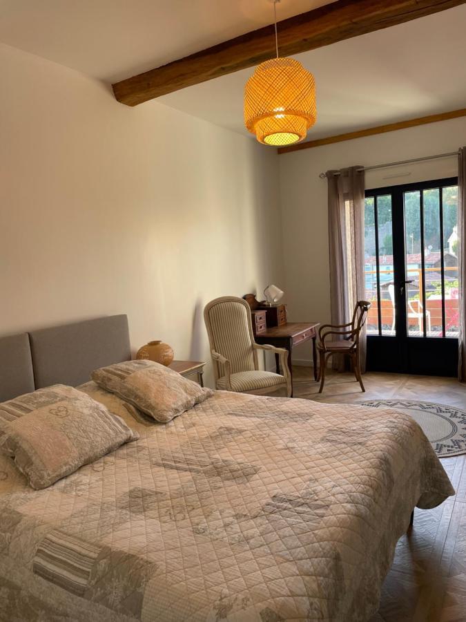 Les 3 Pigeons Hotel Бресюр Екстериор снимка